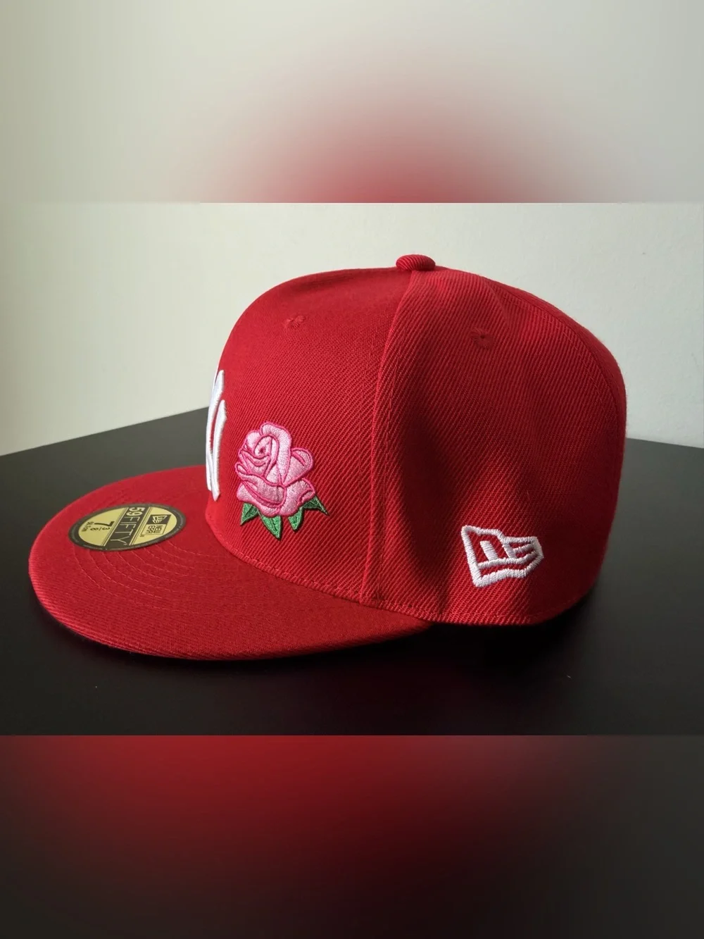 New Era Red Yankees 59FIFTY Fitted Cap with Pink Rose Patch